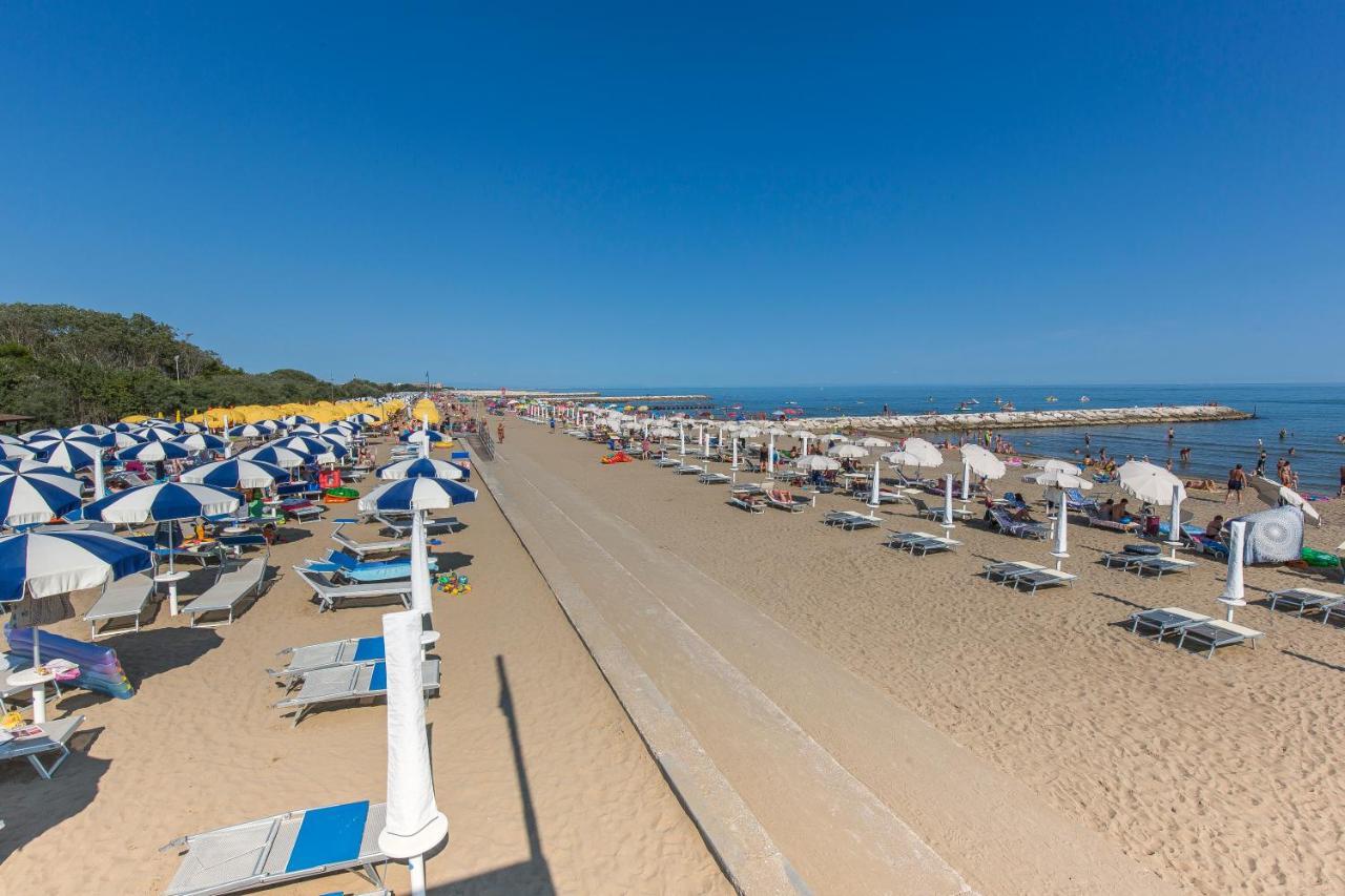 Pini Village Lido Altanea Caorle Exterior photo
